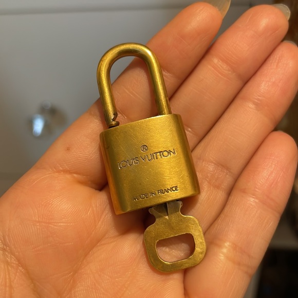 Authentic Louis Vuitton Lock with Keys. 💕 - Picture 5 of 6